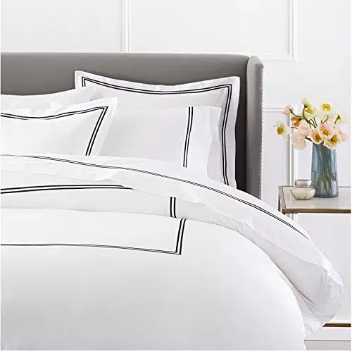 BedDecor Luxury Soft Brushed Thread Count Egyptian Cotton Embroidered Duvet Cover Set with Beautiful Stripe Embroidery     FullQueen   WhiteBlack